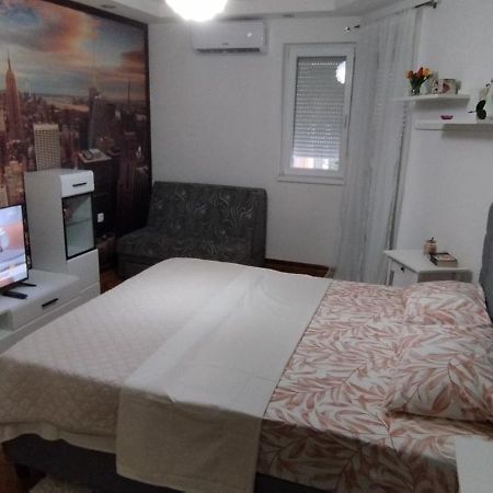 White Night City Center Apartman เบลเกรด ภายนอก รูปภาพ