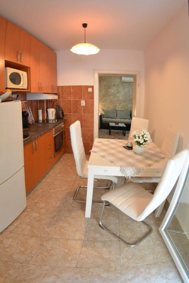 White Night City Center Apartman เบลเกรด ภายนอก รูปภาพ