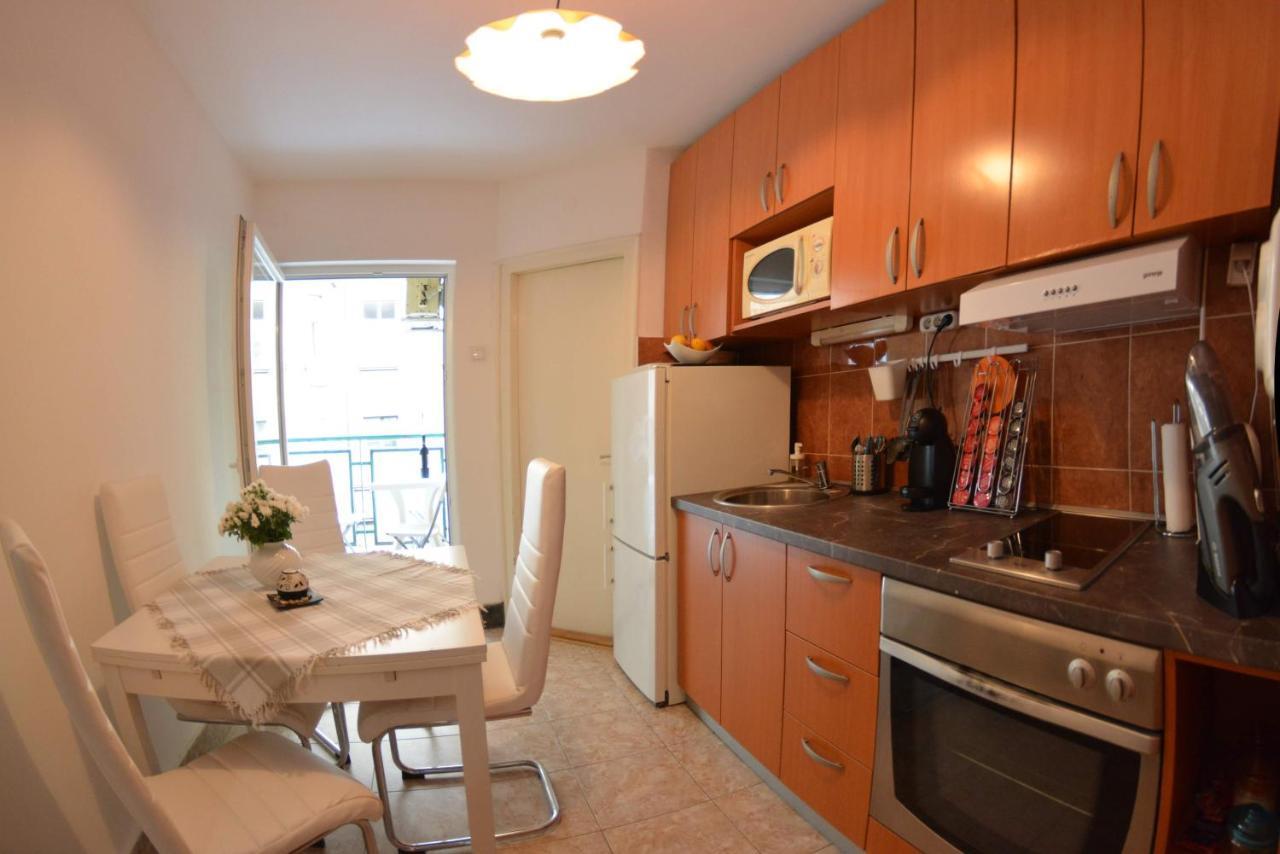 White Night City Center Apartman เบลเกรด ภายนอก รูปภาพ