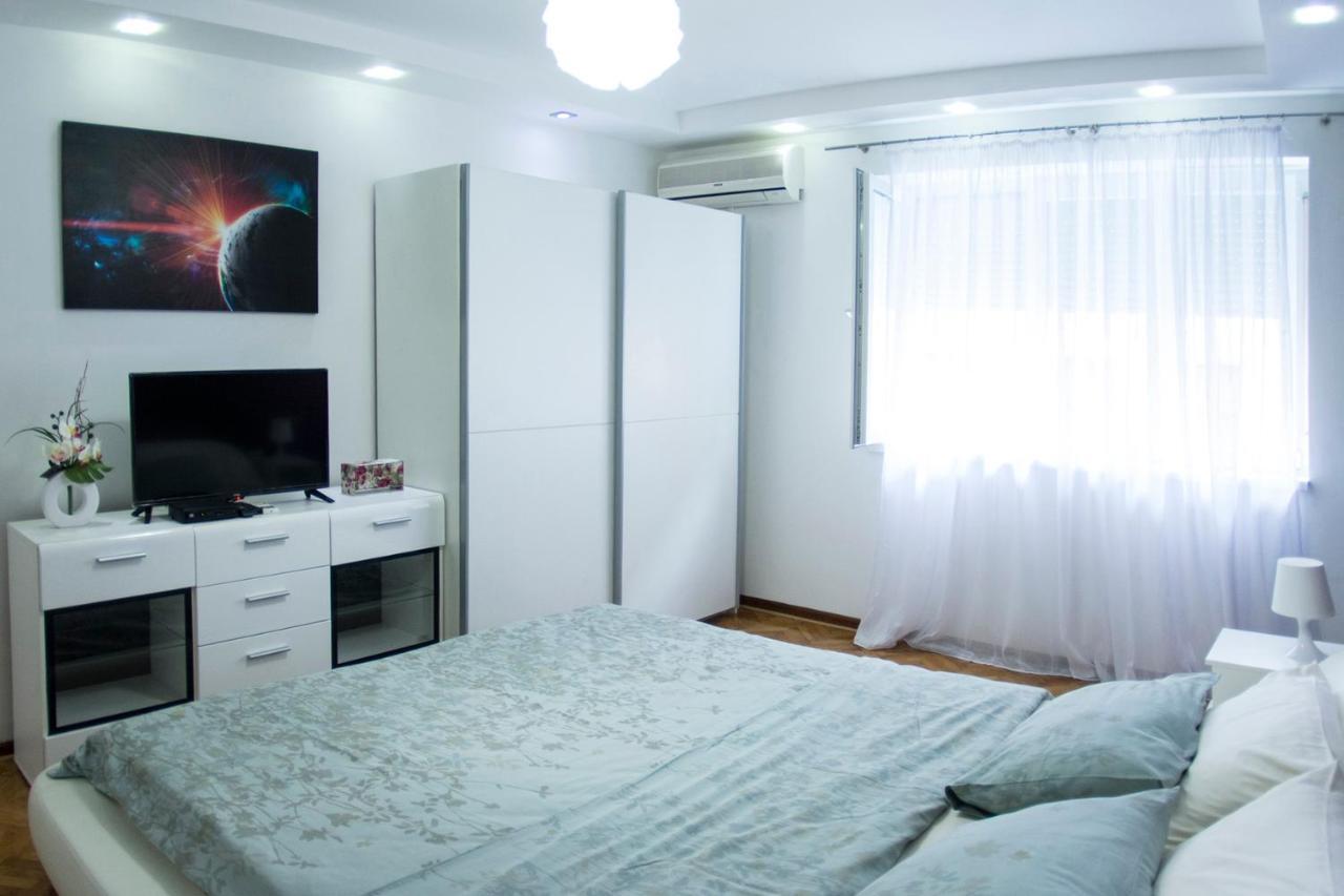 White Night City Center Apartman เบลเกรด ภายนอก รูปภาพ